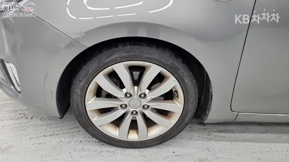 Kia Carens — miniaturë 6