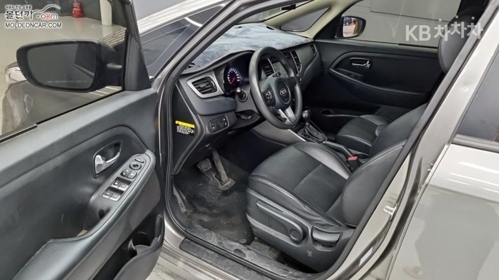 Kia Carens — miniaturë 9