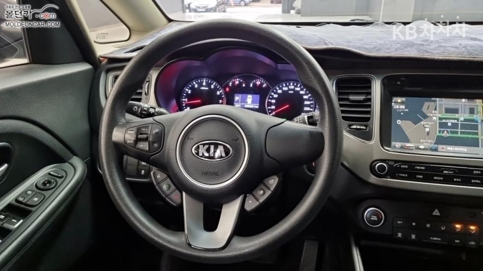 Kia Carens — miniaturë 11