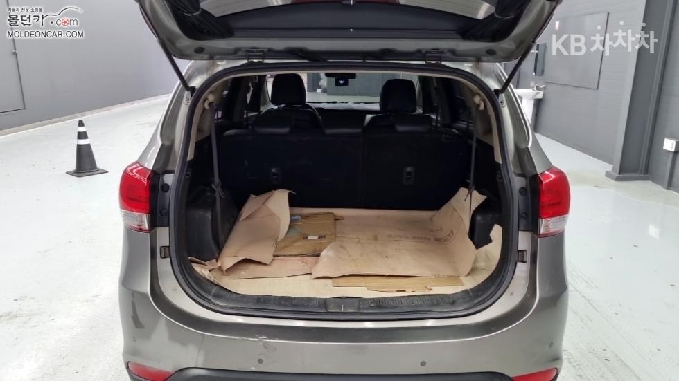 Kia Carens — miniaturë 16