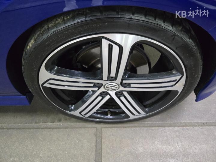 Volkswagen Golf 2.0 TSI R 8