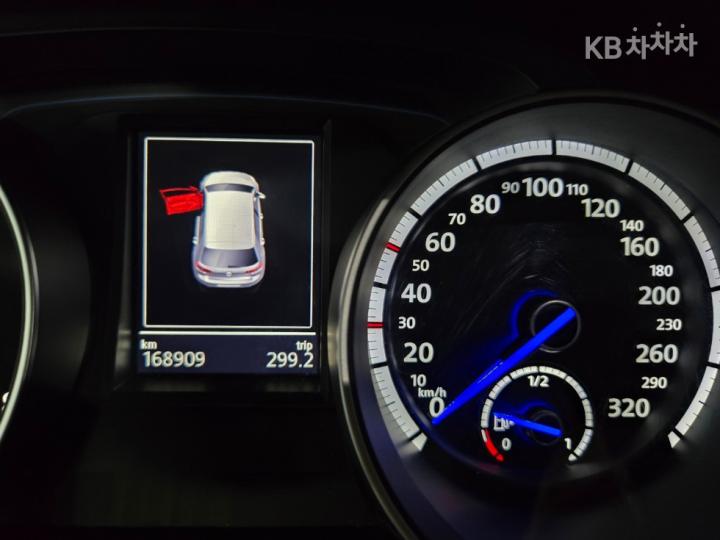 Volkswagen Golf 2.0 TSI R 9