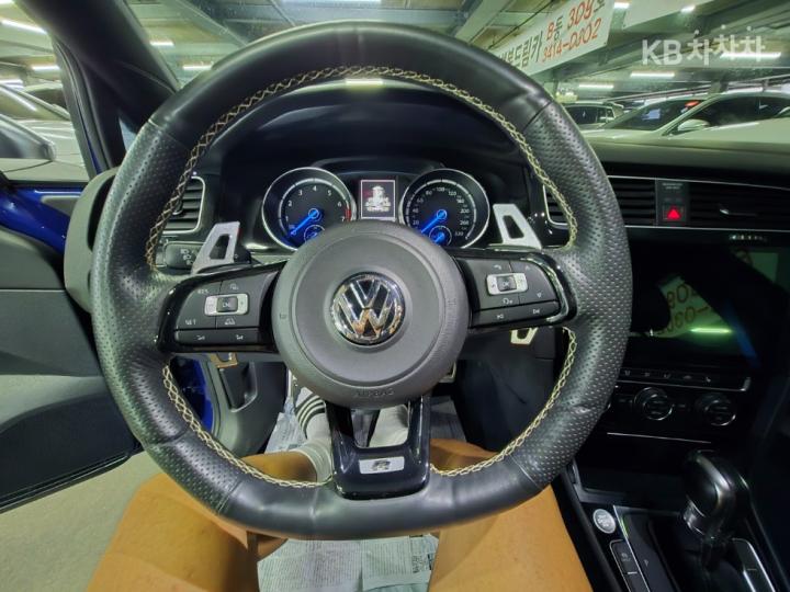 Volkswagen Golf 2.0 TSI R 10