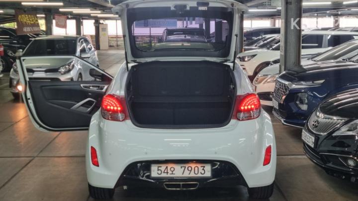 Hyundai Veloster Extreme 7