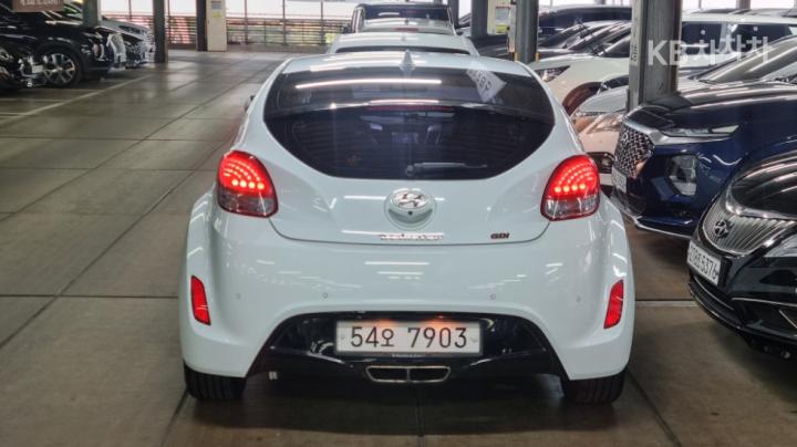 Hyundai Veloster Extreme 6