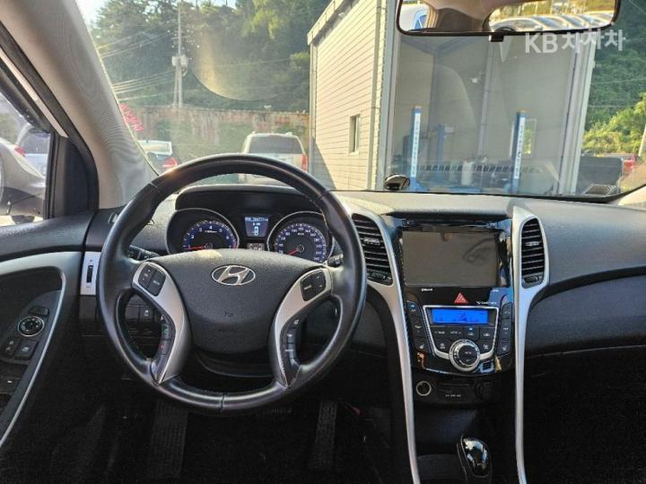 Hyundai i30 New 1.6 GDI Unique 7