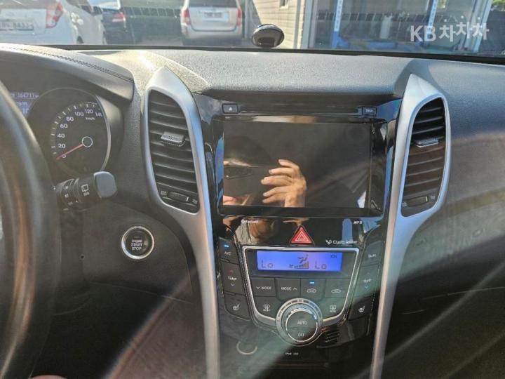 Hyundai i30 New 1.6 GDI Unique 8