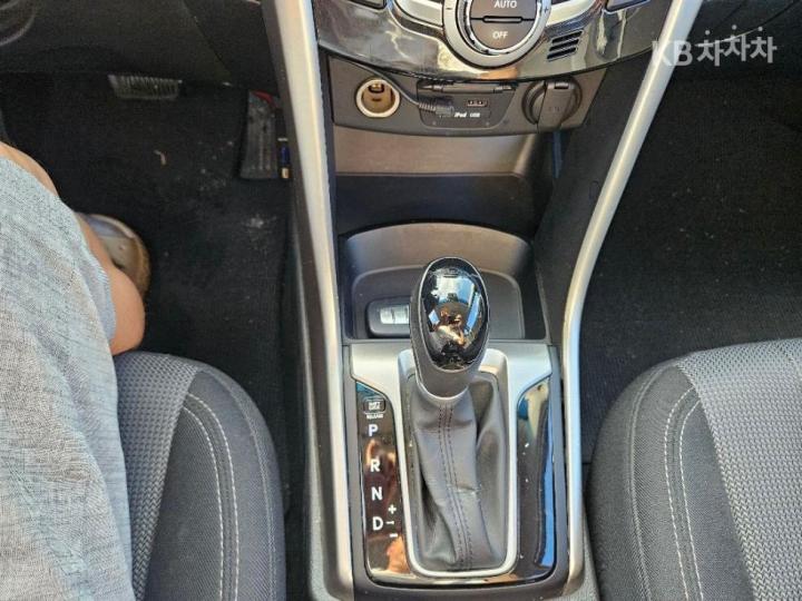 Hyundai i30 New 1.6 GDI Unique 9