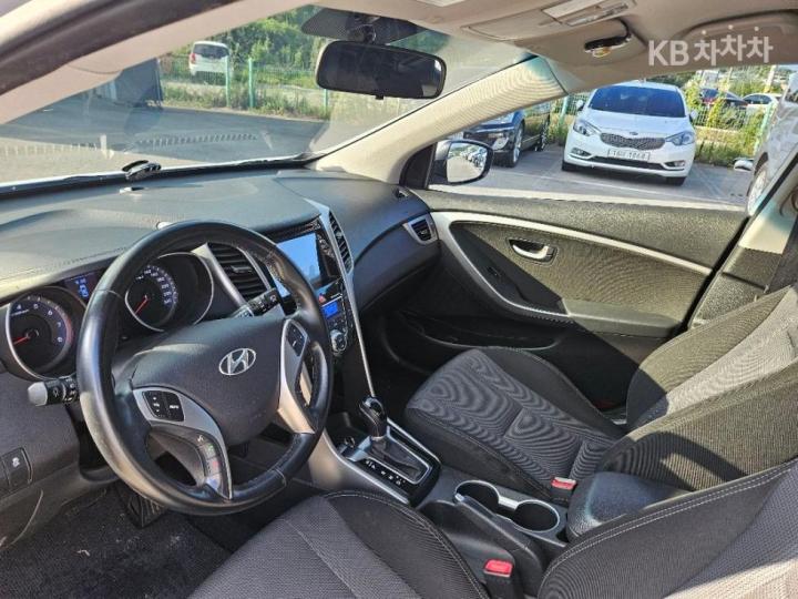 Hyundai i30 New 1.6 GDI Unique 10