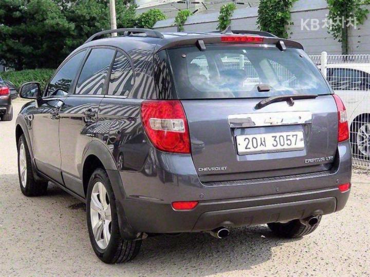 Chevrolet Captiva 2WD LS 4
