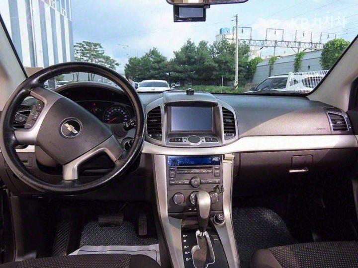 Chevrolet Captiva 2WD LS 8