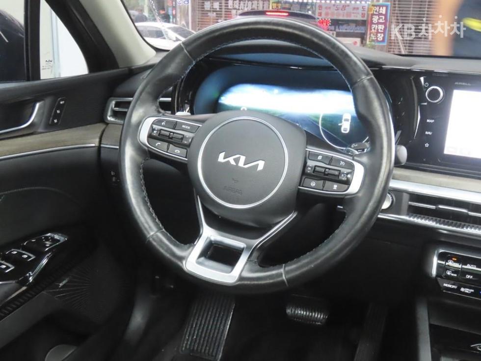 2022 - kia k5