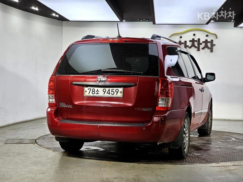 2011 - kia carnival