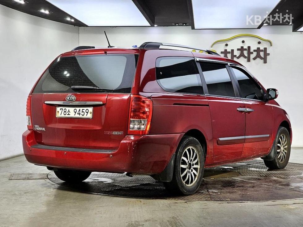 2011 - kia carnival