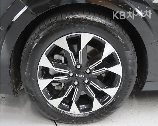 2023 - kia carnival