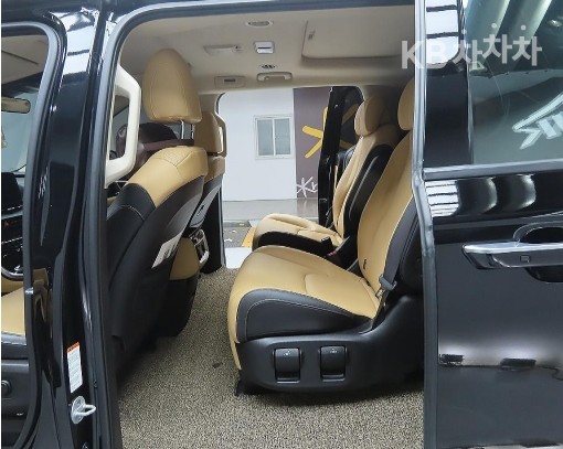 2023 - kia carnival