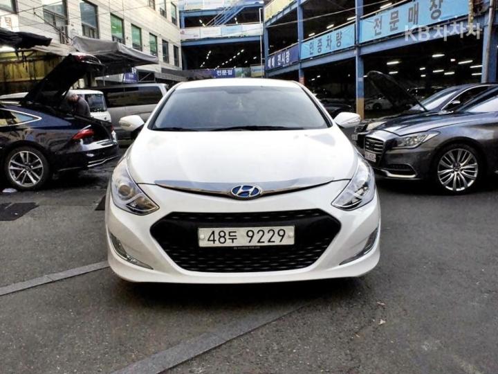 Hyundai Sonata Hybrid 2.0 Royal 2