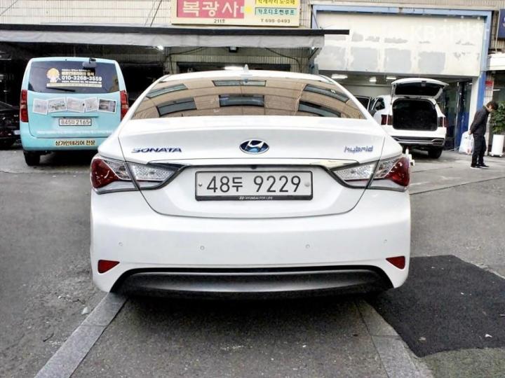 Hyundai Sonata Hybrid 2.0 Royal 4