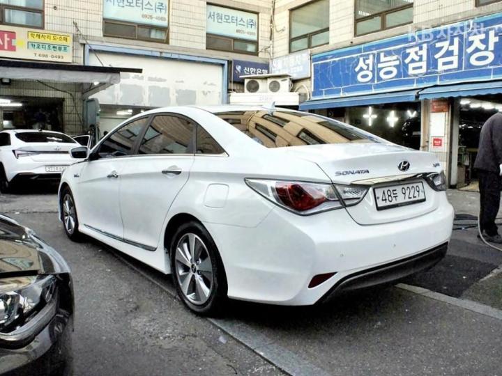 Hyundai Sonata Hybrid 2.0 Royal 5