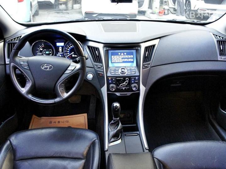 Hyundai Sonata Hybrid 2.0 Royal 8