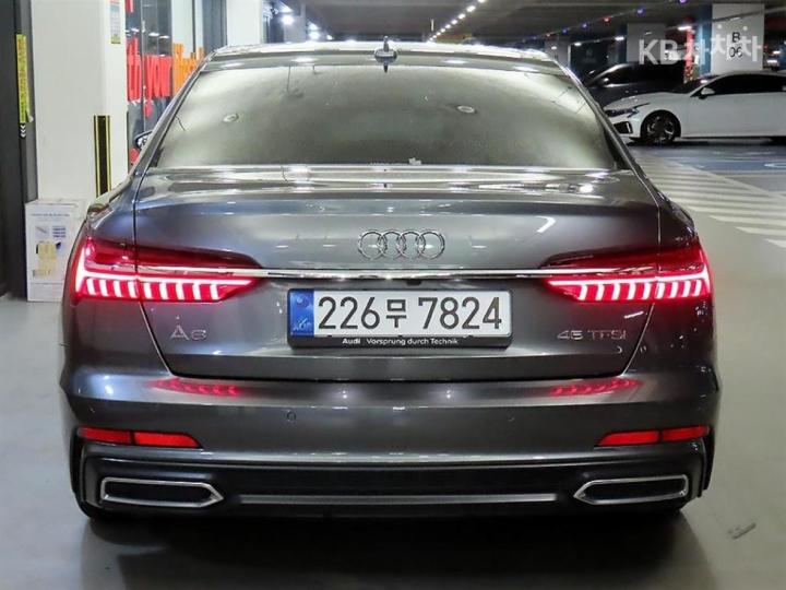 Audi A6 C8 45 TFSI Premium 6