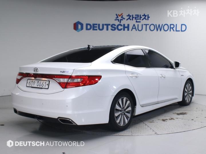 Hyundai Grandeur Hybrid Premium 5