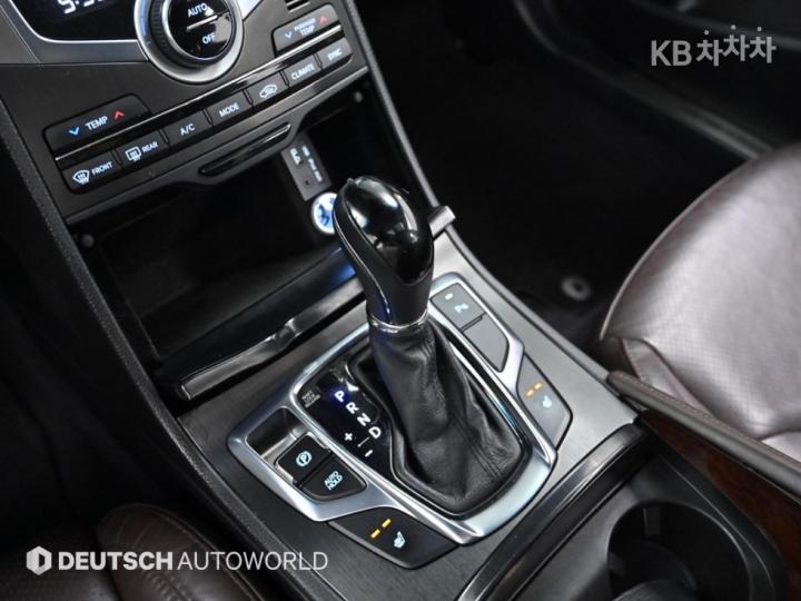 Hyundai Grandeur Hybrid Premium 10