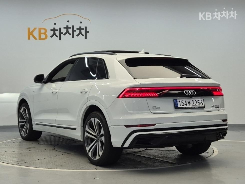 Audi Q8 — miniaturë 2