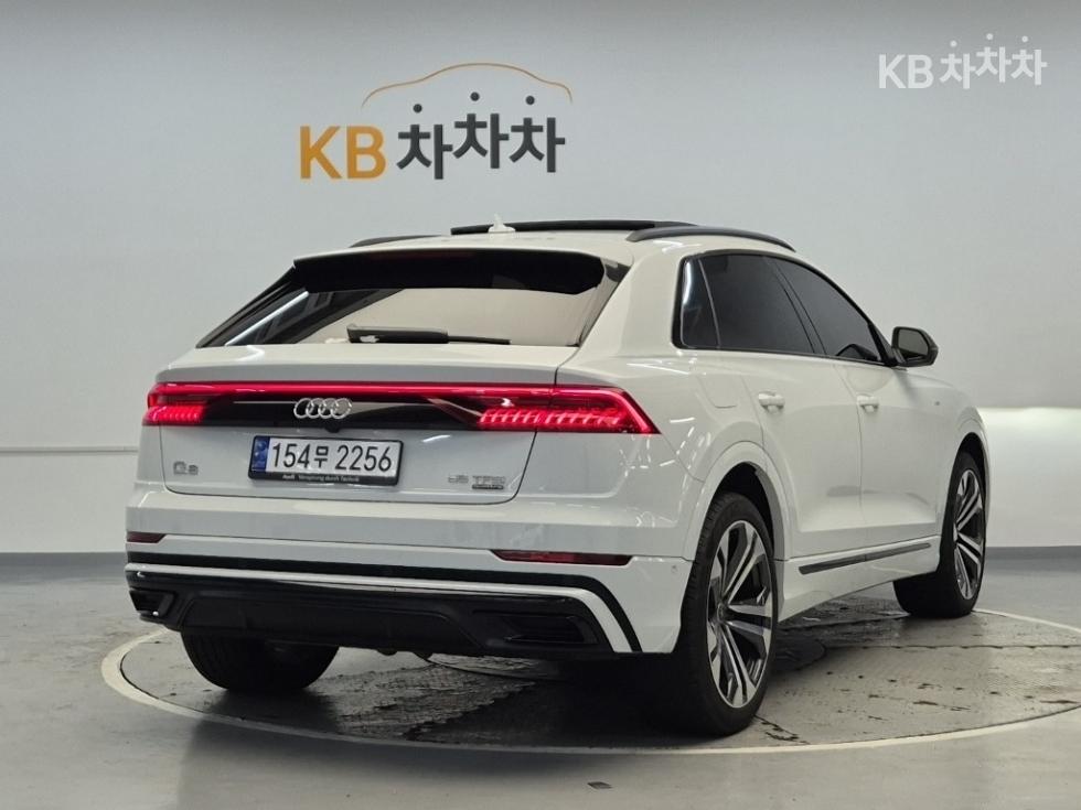 Audi Q8 — miniaturë 3