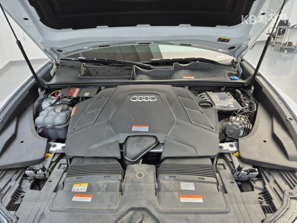 Audi Q8 — miniaturë 5