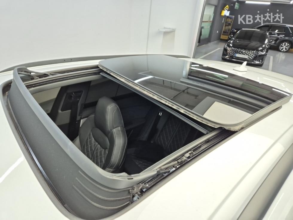 Audi Q8 — miniaturë 13