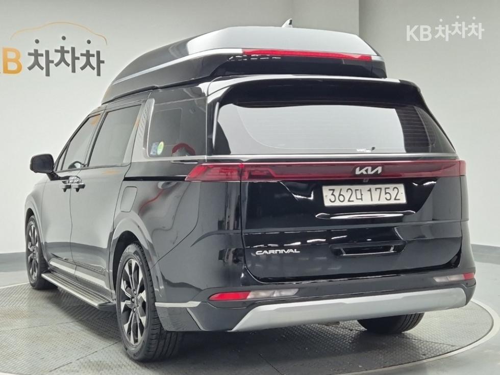 2022 - kia carnival