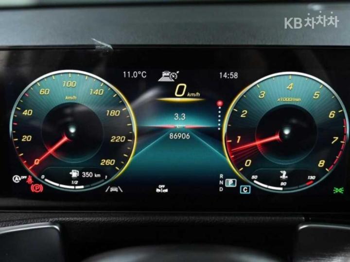 Mercedes-Benz GLB-Class X247 GLB250 4Matic 9