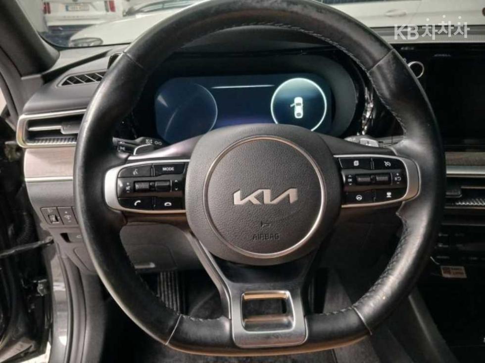 2022 - kia k5