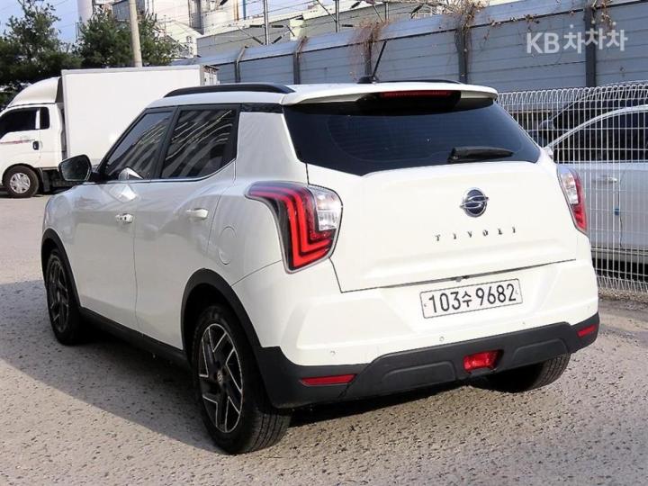KG Mobility (Ssangyong) Tivoli Gasoline V3 2WD Base Type 4
