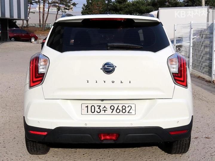 KG Mobility (Ssangyong) Tivoli Gasoline V3 2WD Base Type 5