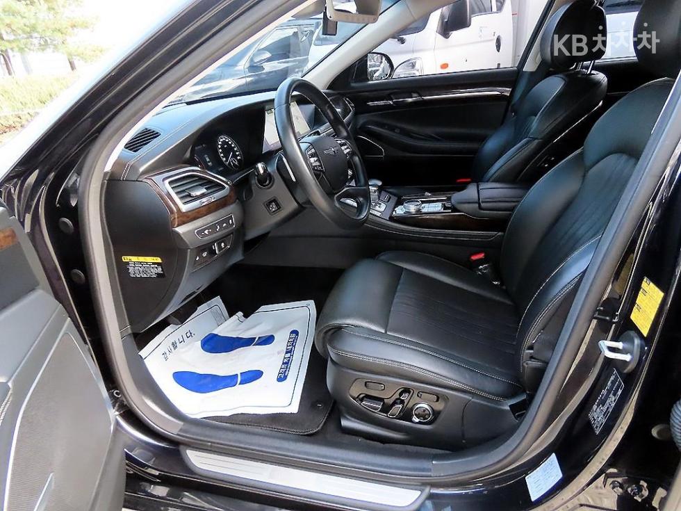2020 Genesis G90 photo