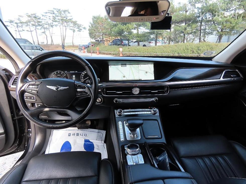 2020 Genesis G90 photo