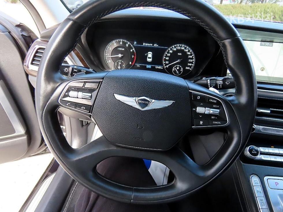 2020 Genesis G90 photo