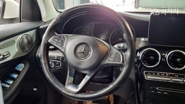 Mercedes-Benz GLC-Class X253 220d 4Matic COUPE Premium 9