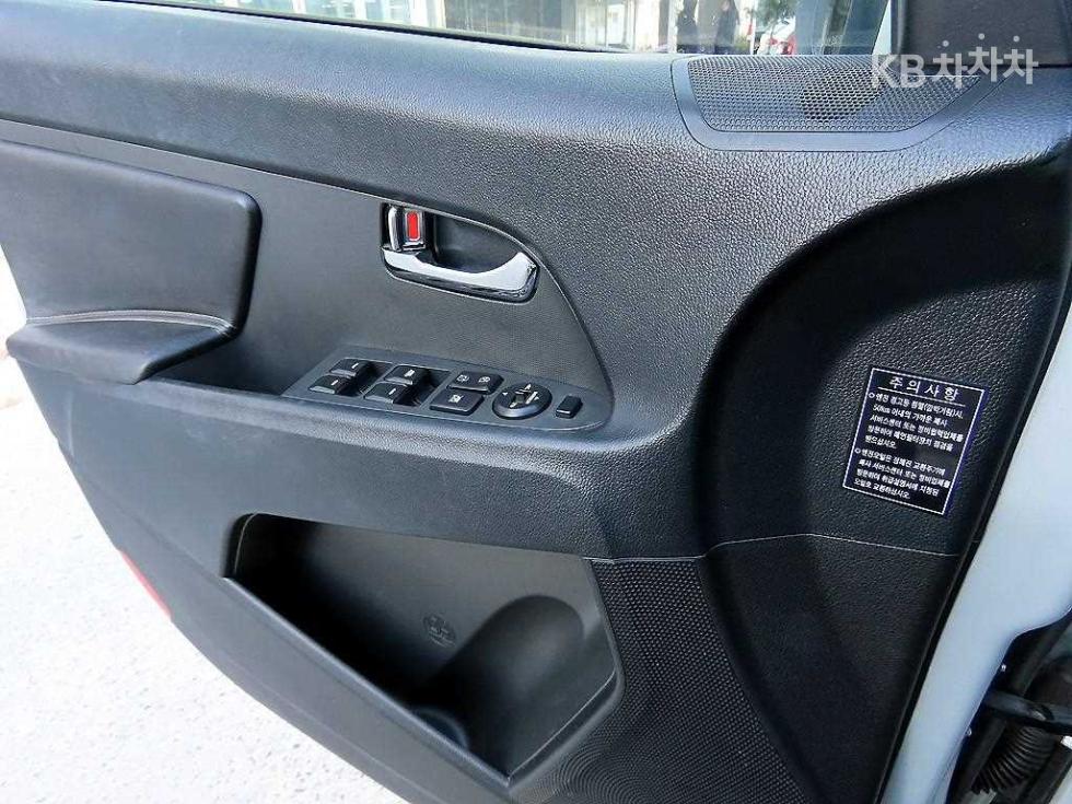 2012 - kia sportage