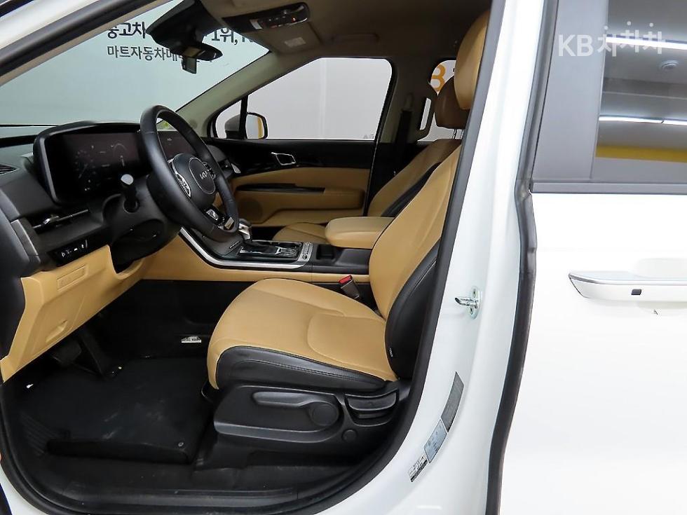 2023 - kia carnival