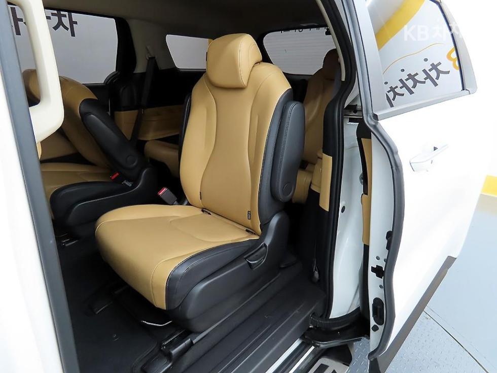 2023 - kia carnival
