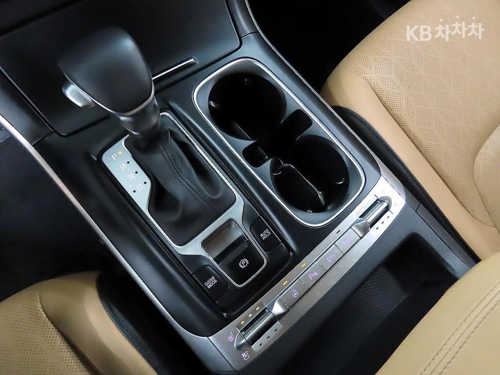 2023 - kia carnival