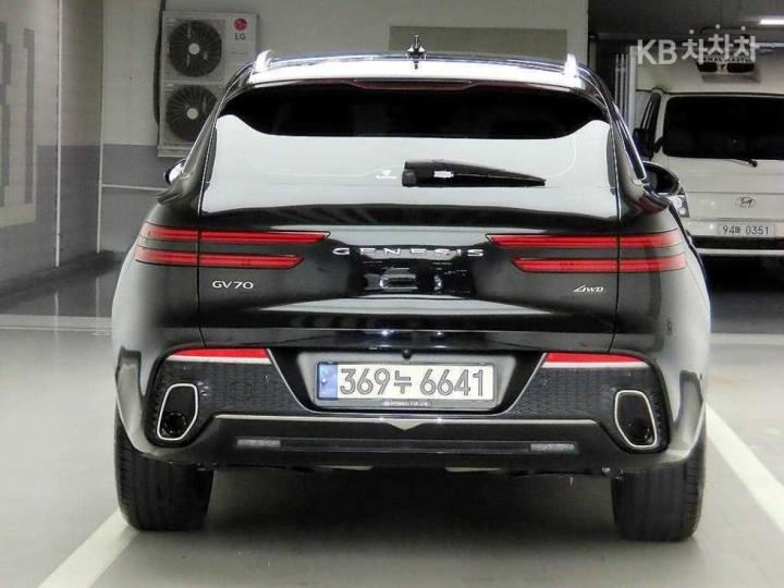 Genesis GV70 Gasoline 2.5T AWD — фото 3