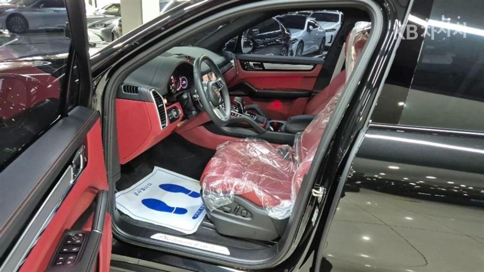 Porsche Cayenne — miniaturë 8