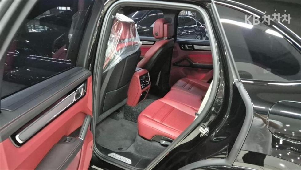 Porsche Cayenne — miniaturë 9