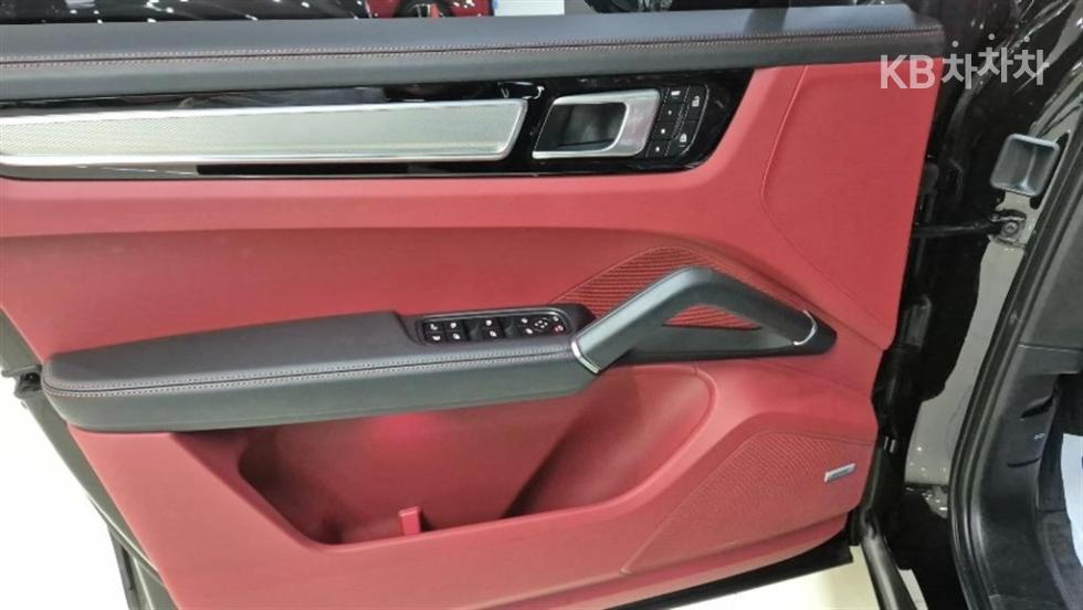 Porsche Cayenne — miniaturë 17