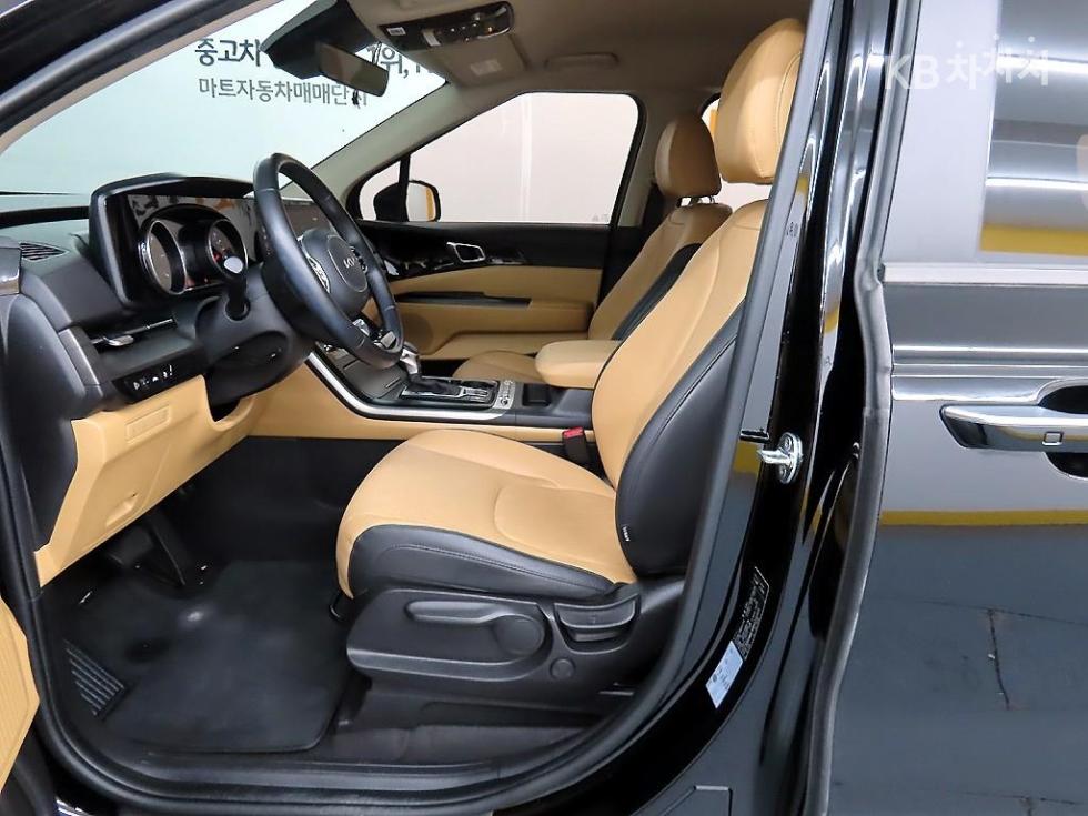 2022 - kia carnival