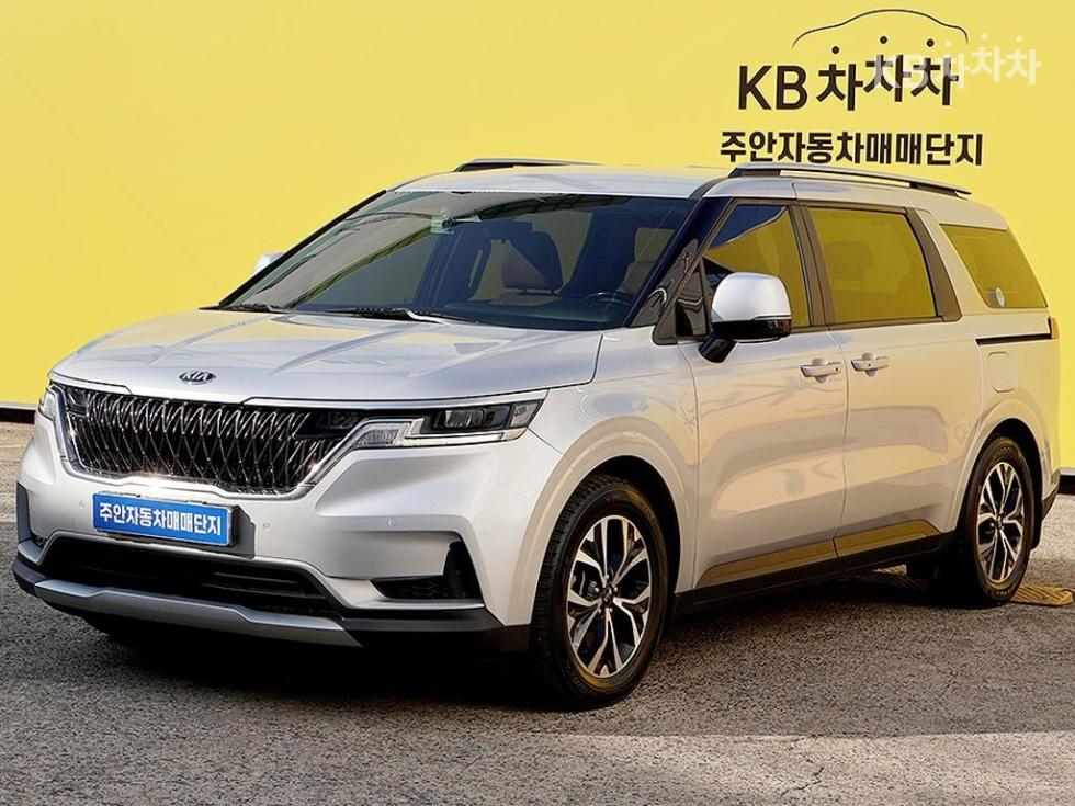 2021 - kia carnival